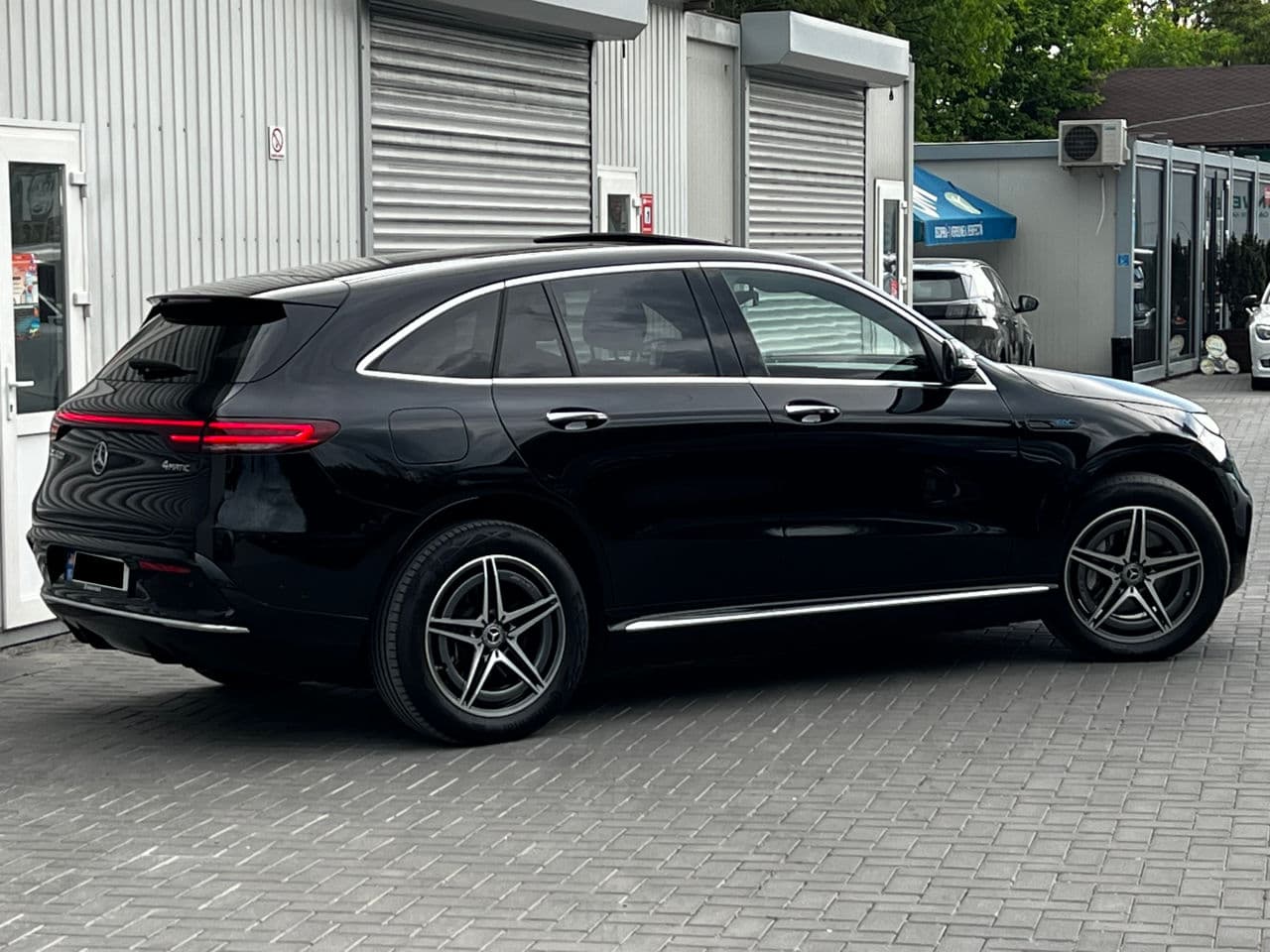 2022 Mercedes EQC 400 — Miniatură 4