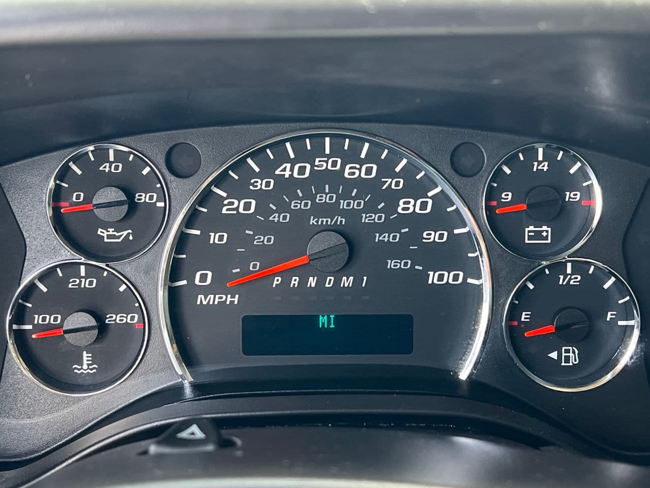 2014 Chevrolet Express — Miniatură 9