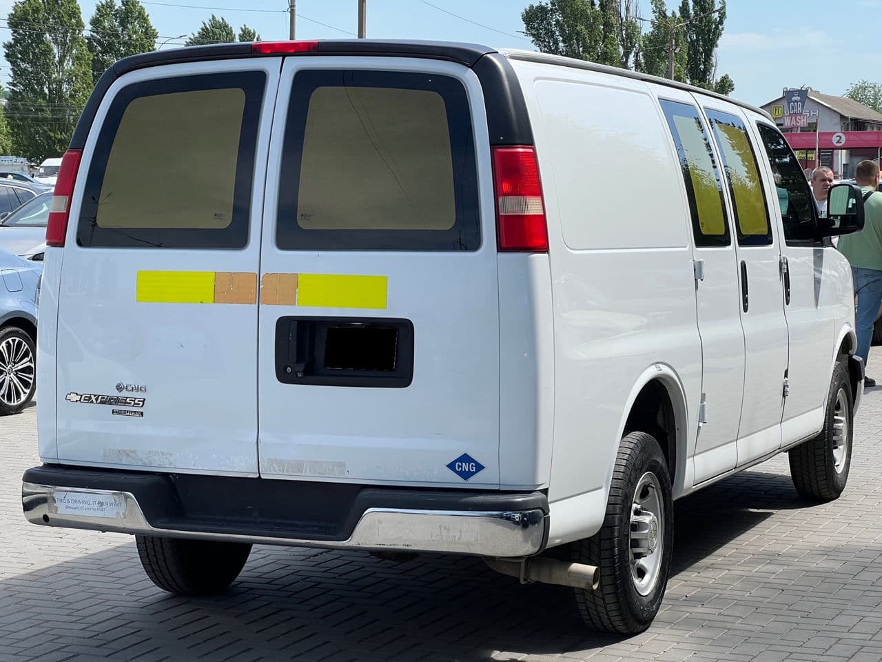 2014 Chevrolet Express — Miniatură 2
