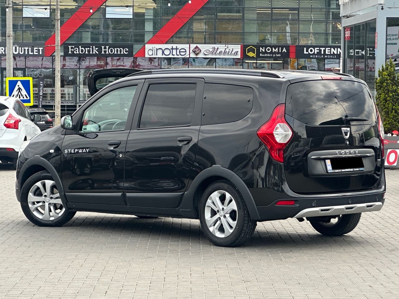 2017 Dacia Lodgy Stepway — Miniatură 4