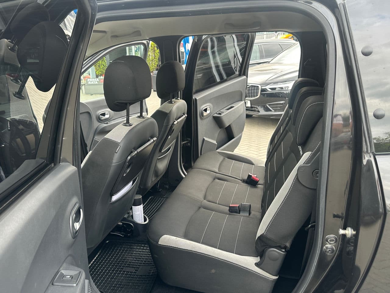 2017 Dacia Lodgy Stepway — Miniatură 12