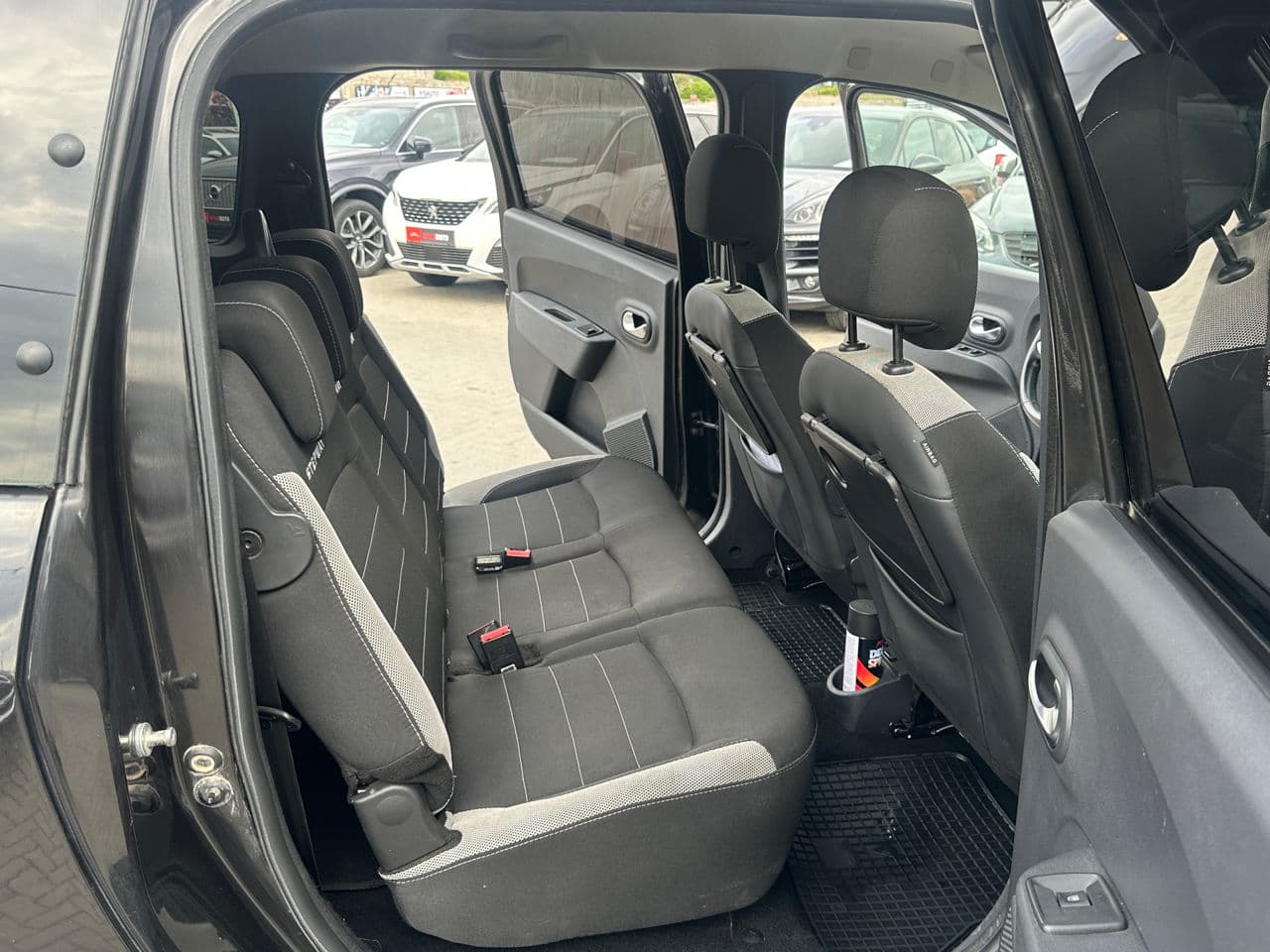 2017 Dacia Lodgy Stepway — Miniatură 14