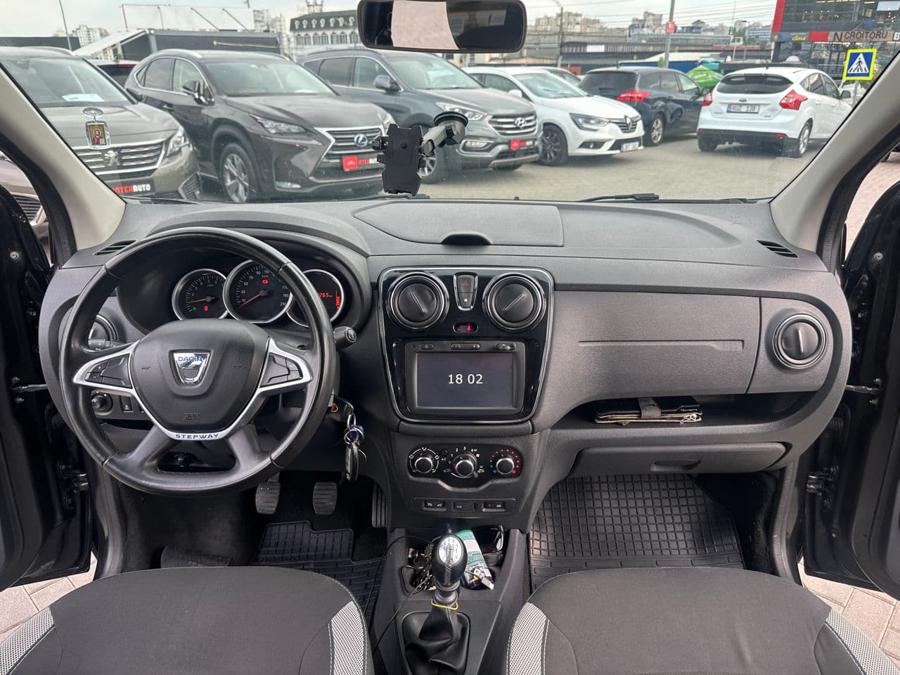 2017 Dacia Lodgy Stepway — Miniatură 6