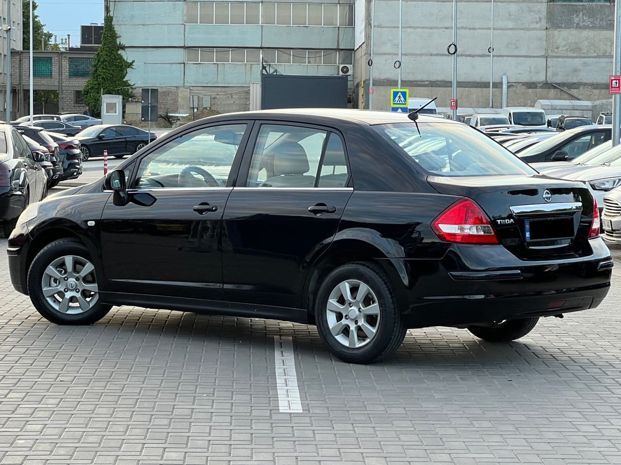 2008 Nissan Tiida — Miniatură 4