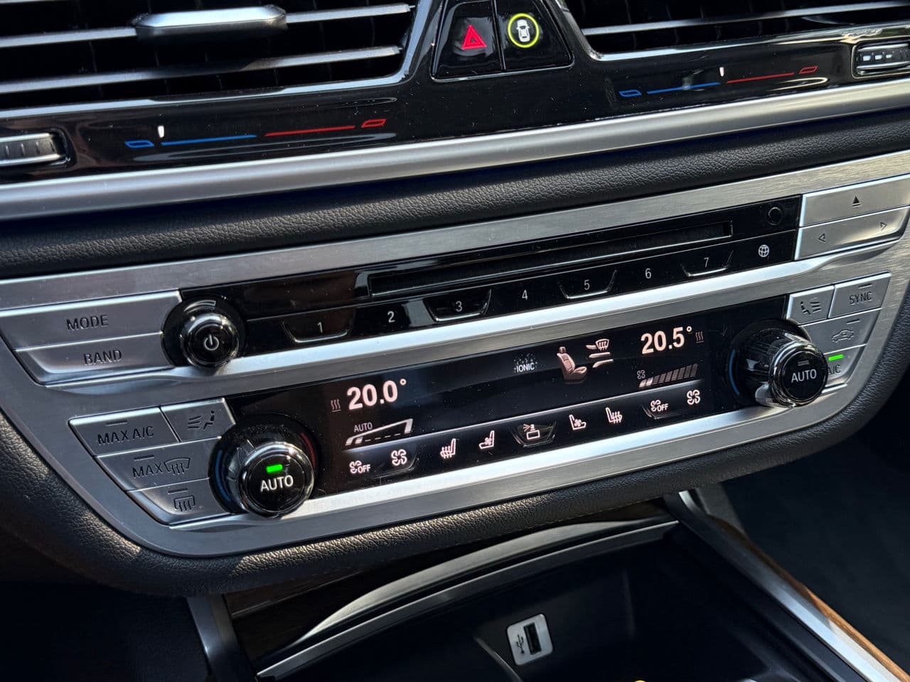 2017 BMW 740e — Miniatură 17