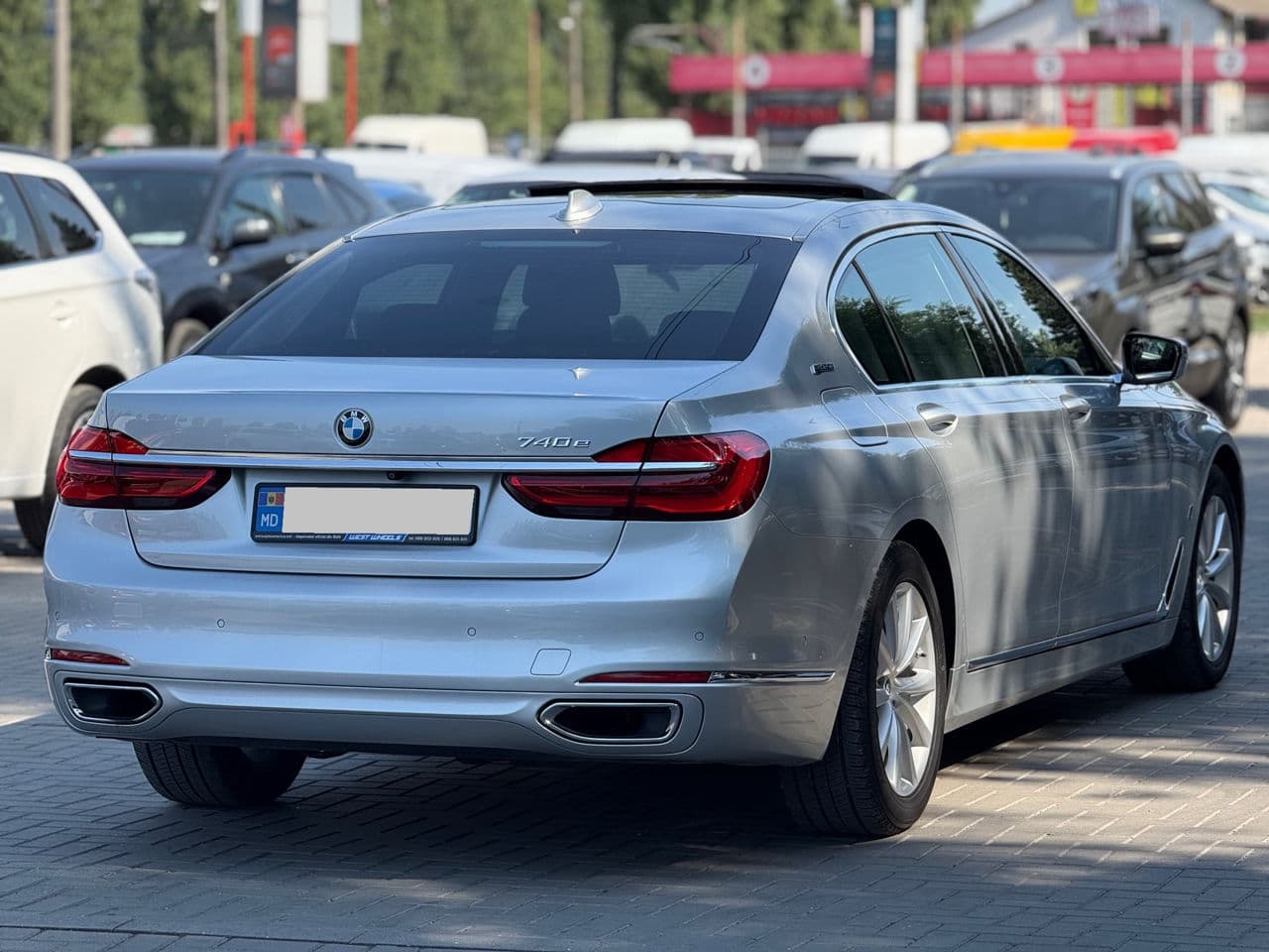 2017 BMW 740e — Miniatură 2