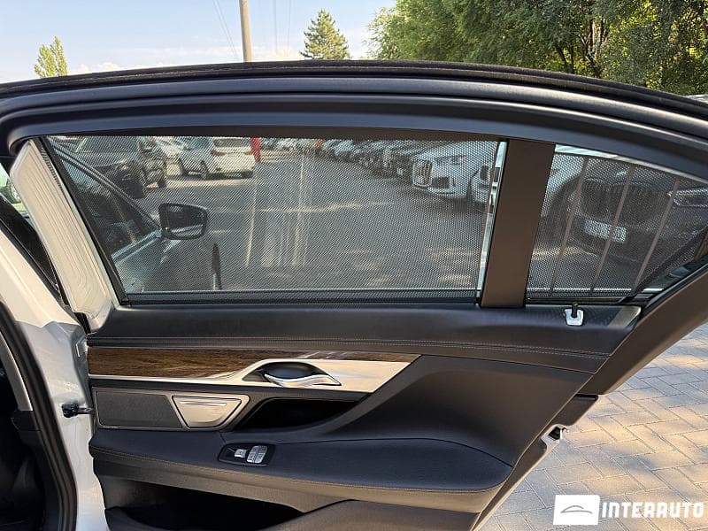 2017 BMW 740e — Miniatură 22