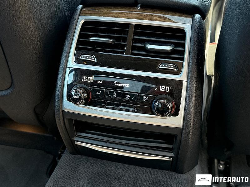 2017 BMW 740e — Miniatură 23