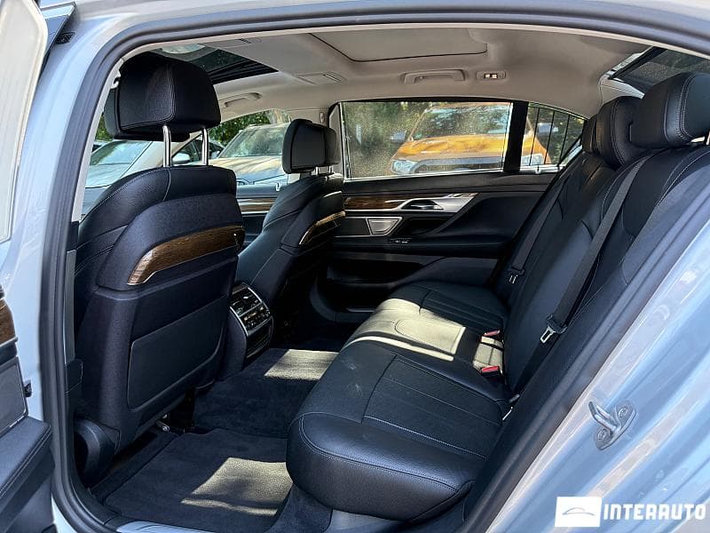 2017 BMW 740e — Miniatură 19