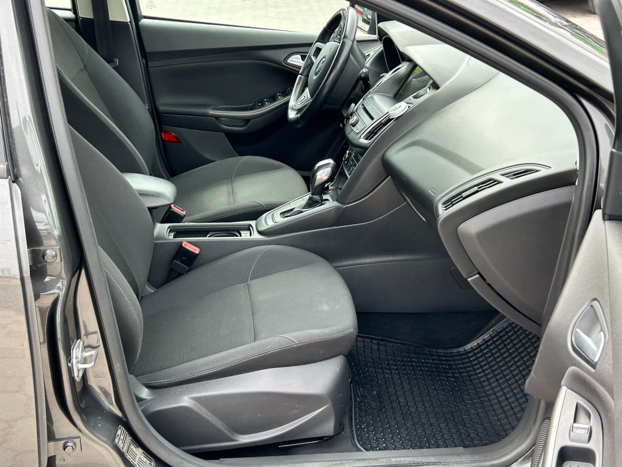 2017 Ford Focus — Miniatură 14