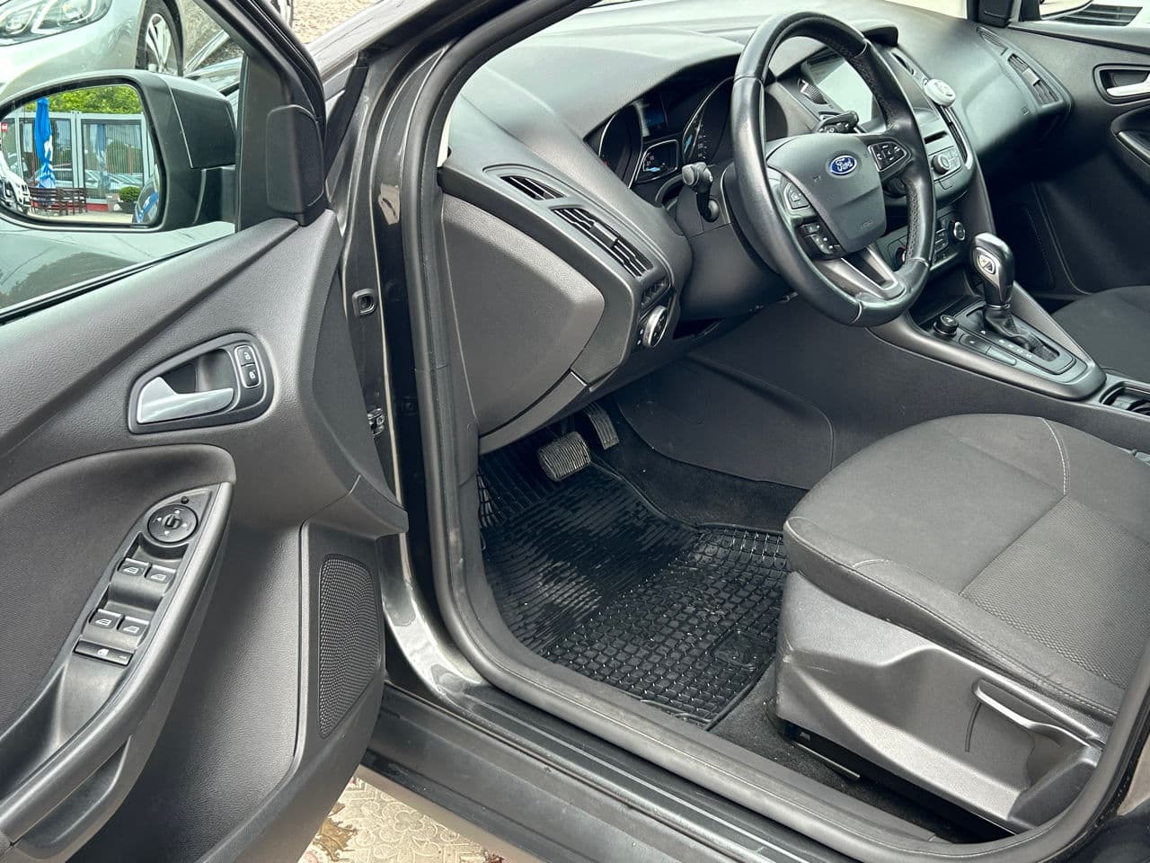 2017 Ford Focus — Miniatură 5