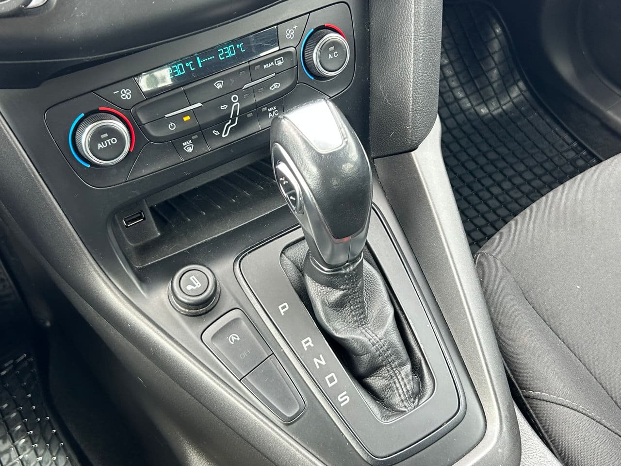 2017 Ford Focus — Miniatură 13