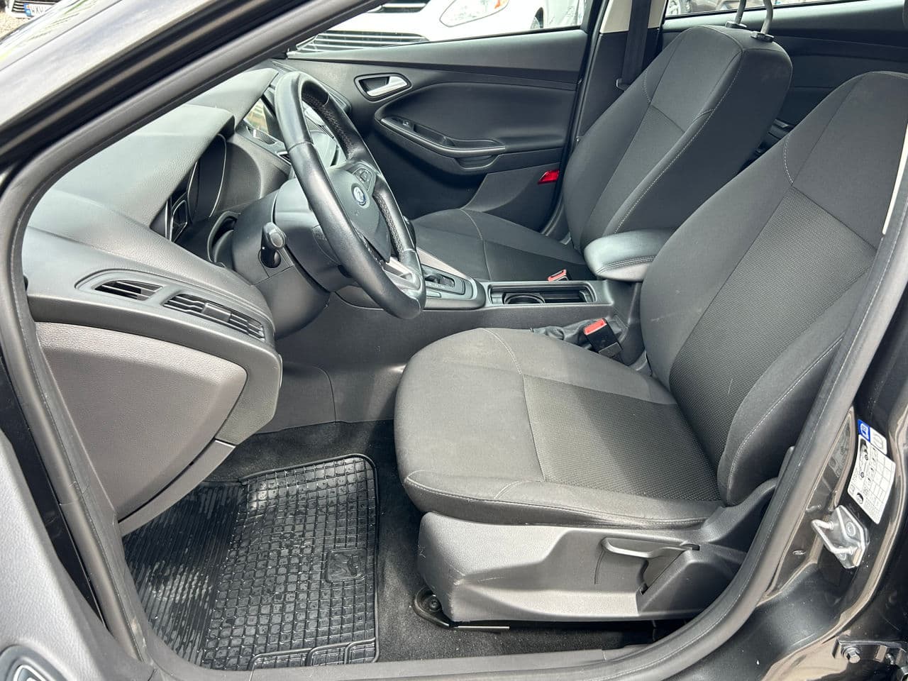 2017 Ford Focus — Miniatură 7