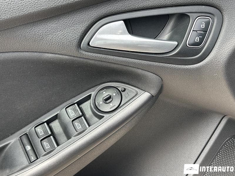 2017 Ford Focus — Miniatură 6
