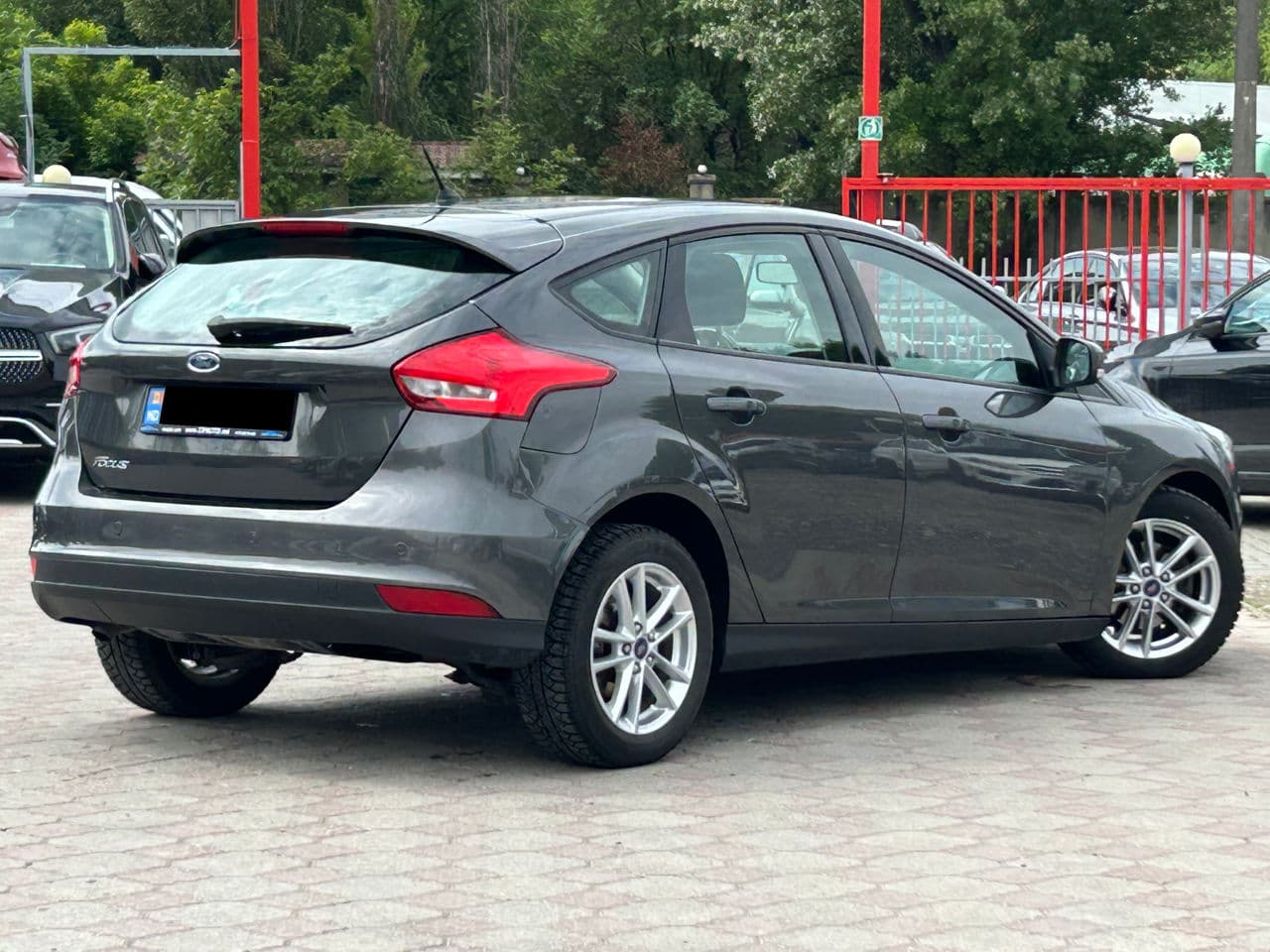 2017 Ford Focus — Miniatură 3