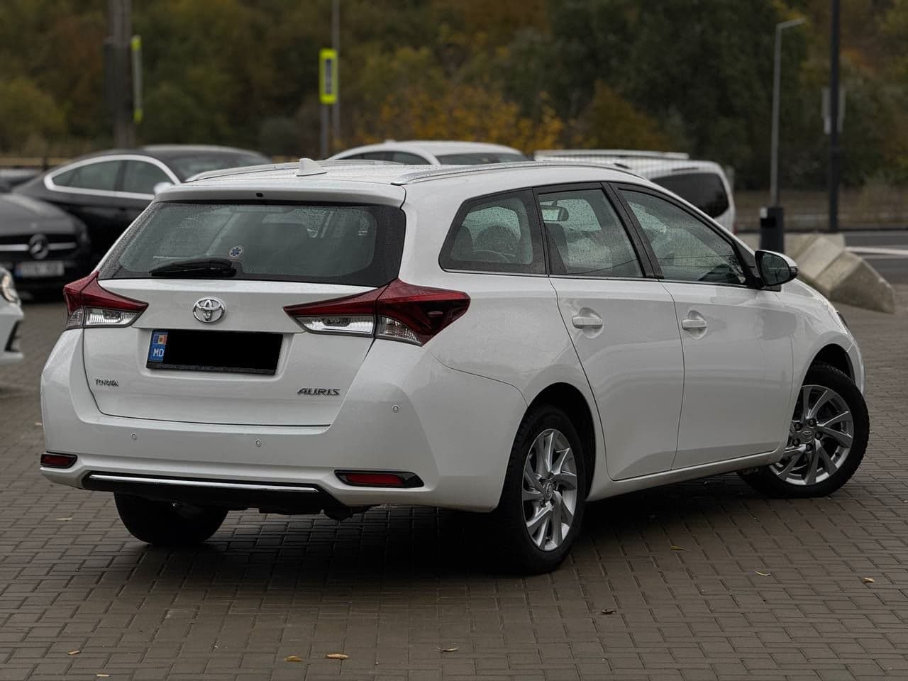2016 Toyota Auris — Miniatură 3