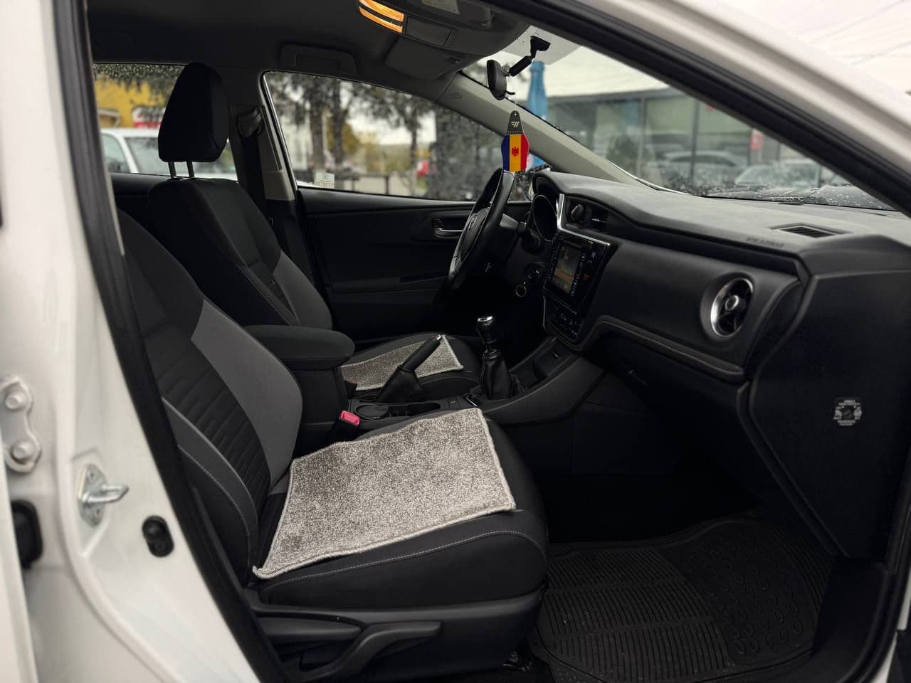 2016 Toyota Auris — Miniatură 15