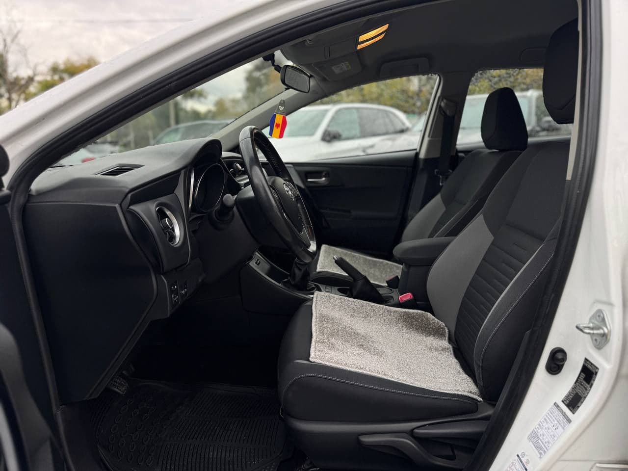 2016 Toyota Auris — Miniatură 5