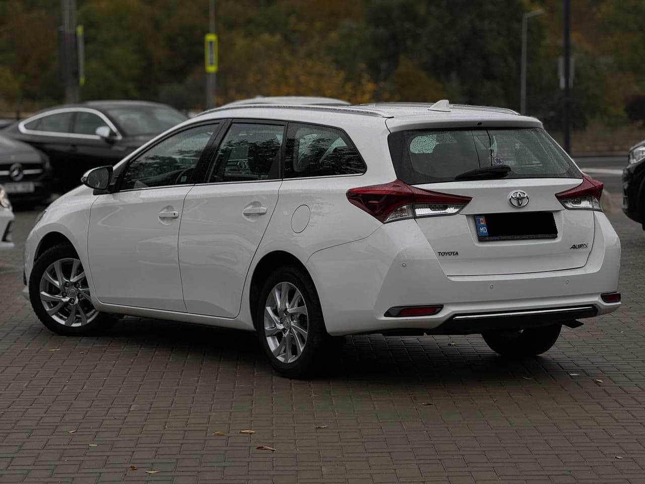 2016 Toyota Auris — Miniatură 4