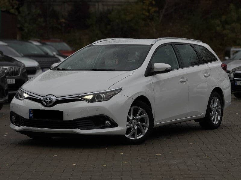 2016 Toyota Auris — Miniatură 2