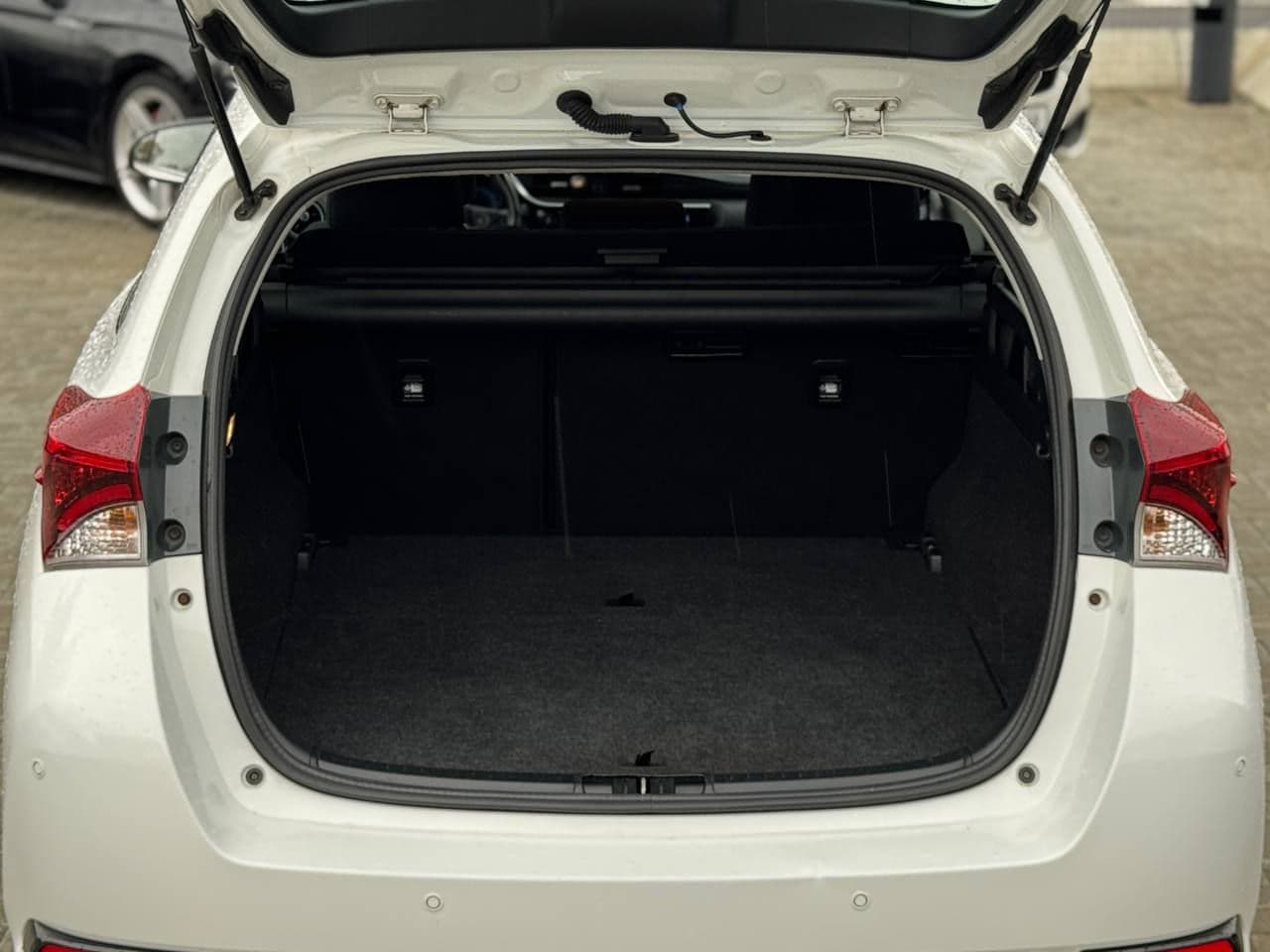 2016 Toyota Auris — Miniatură 17