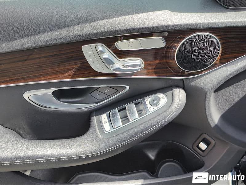 2017 Mercedes C 300 — Miniatură 17