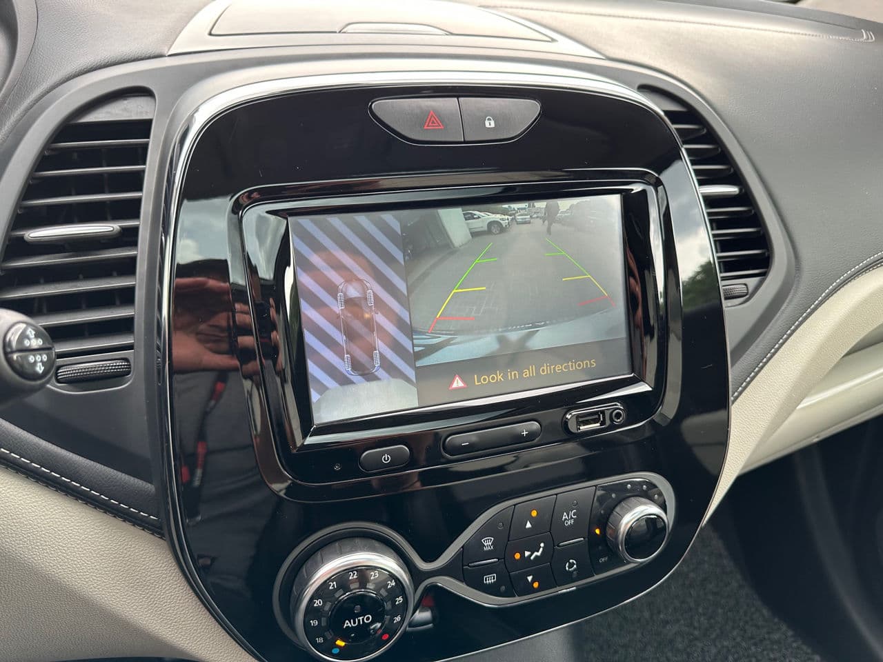 Renault Captur 2018 — Миниатюра 10