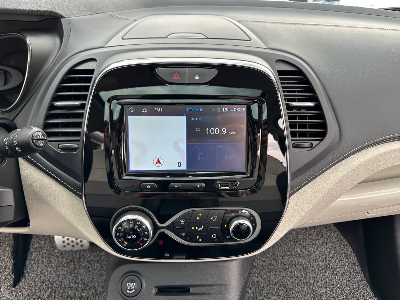 Renault Captur 2018 — Миниатюра 11