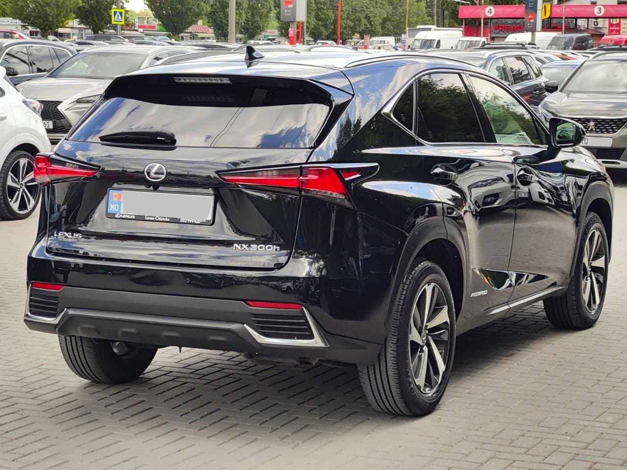 2019 Lexus NX 300H — Miniatură 2