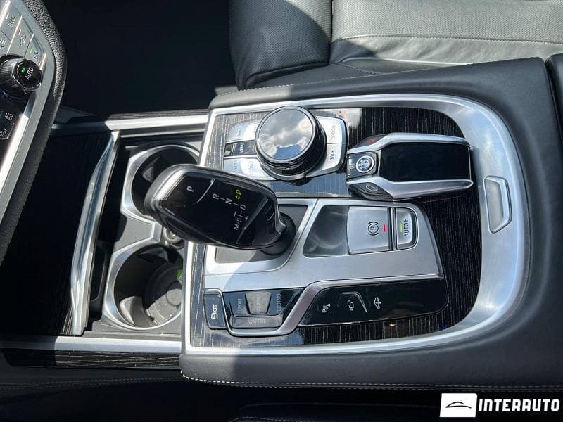 2016 BMW 740 — Miniatură 18