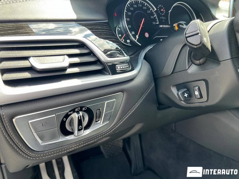 2016 BMW 740 — Miniatură 19