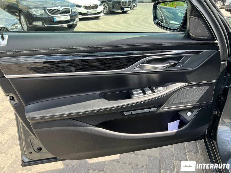 2016 BMW 740 — Miniatură 7