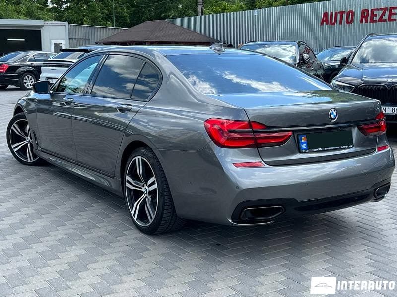 2016 BMW 740 — Miniatură 4