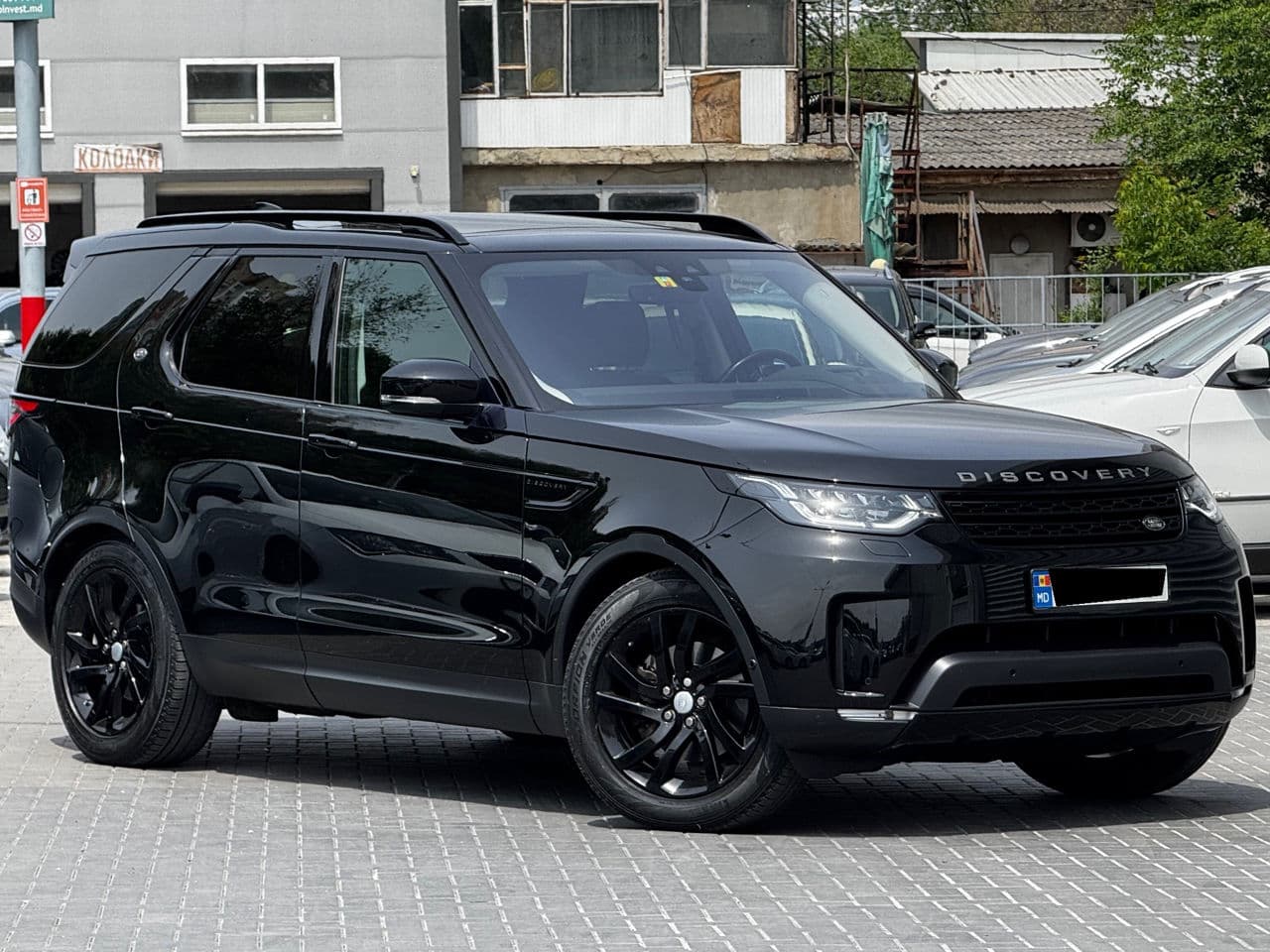 2017 Land Rover Discovery — Miniatură 3