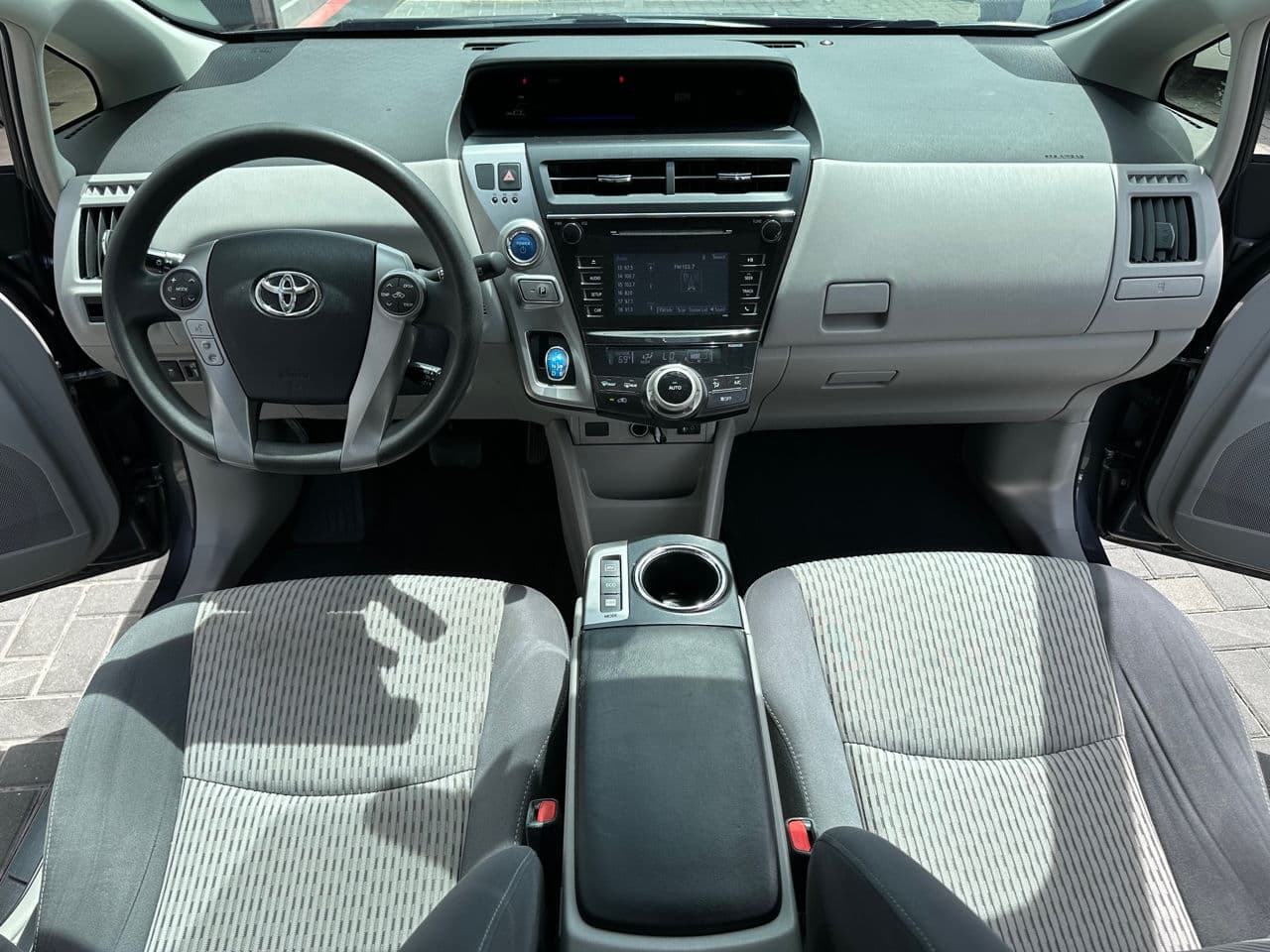 2017 Toyota Prius Plus / V — Miniatură 8