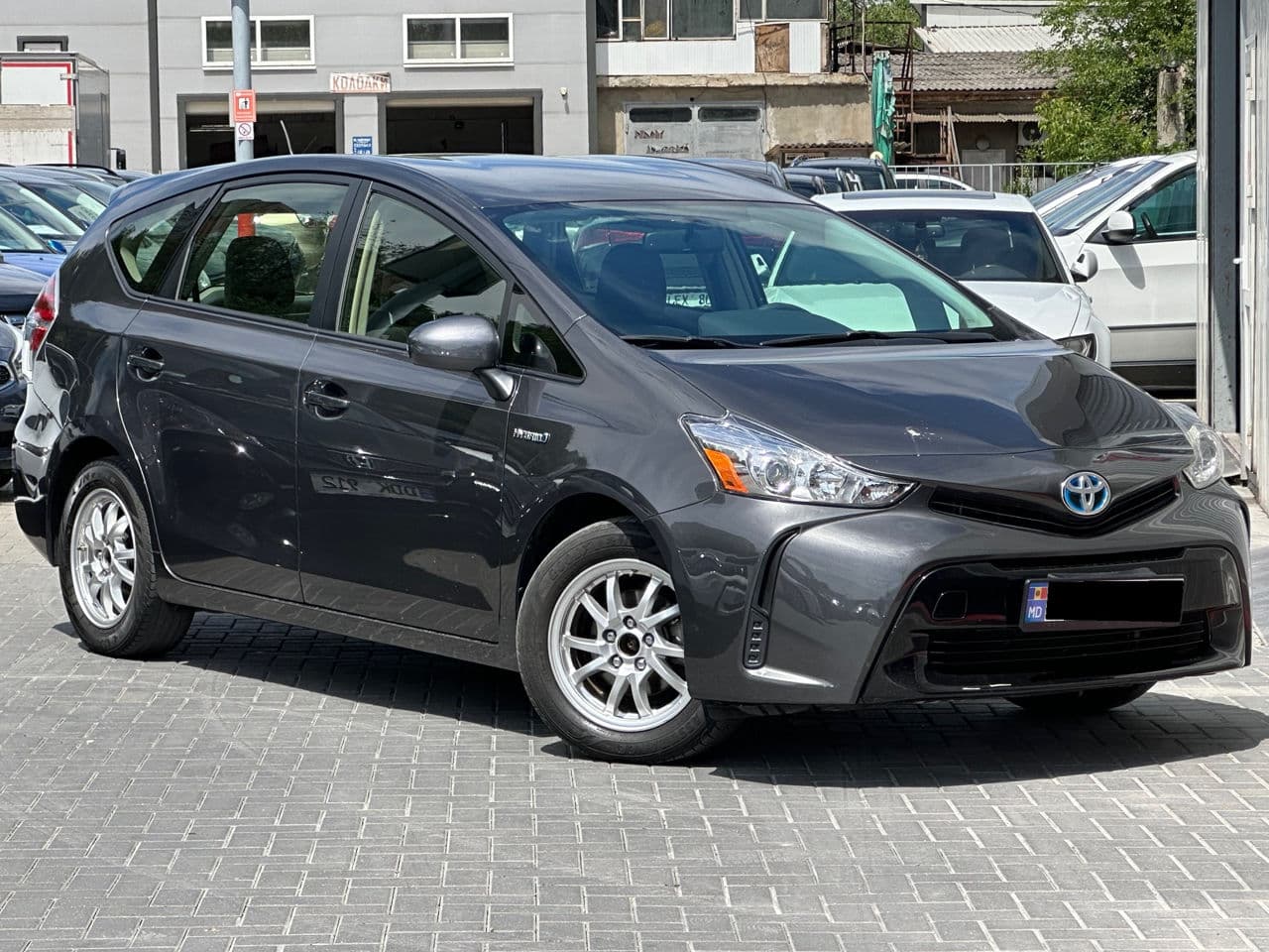 2017 Toyota Prius Plus / V — Miniatură 2