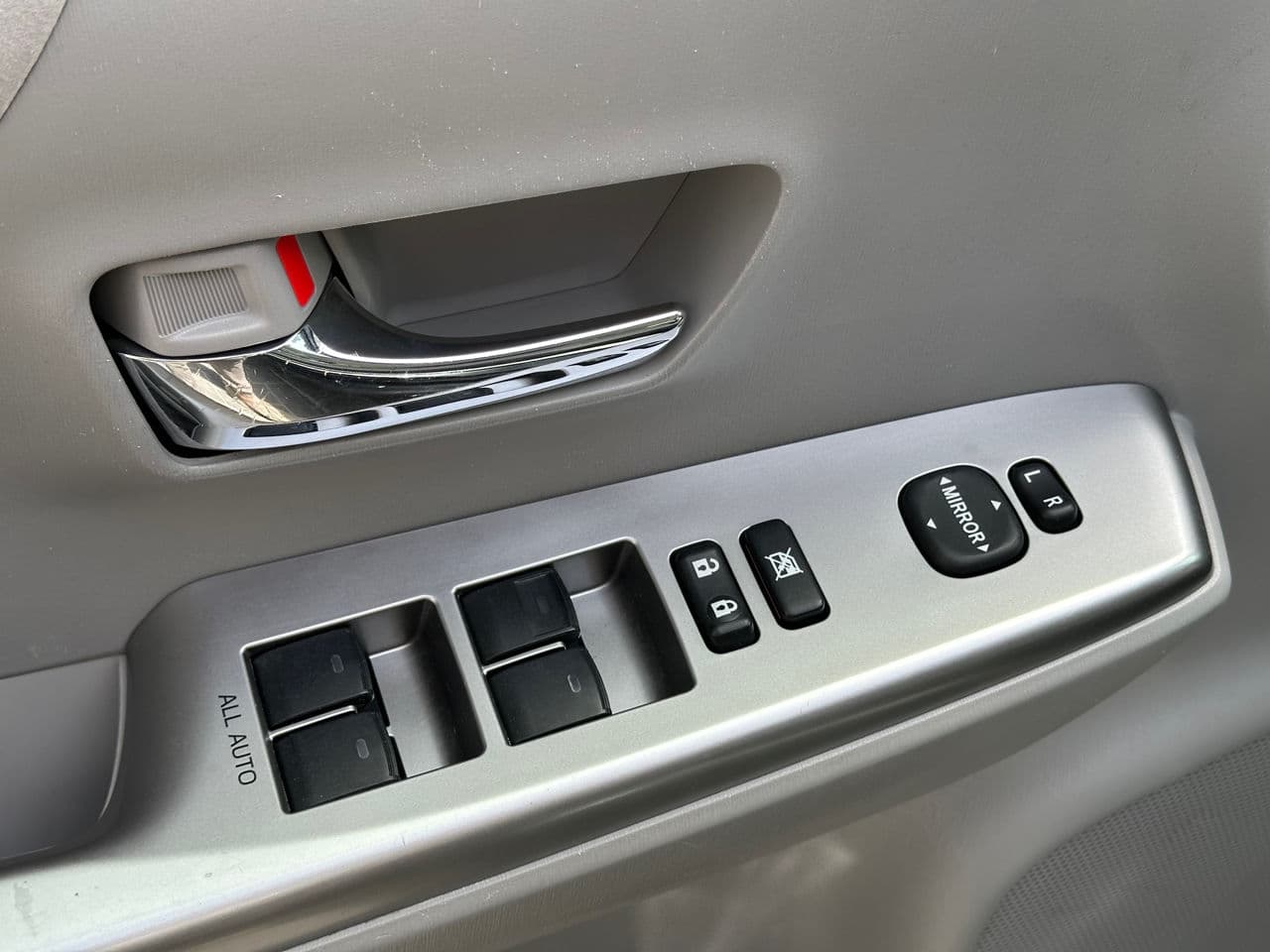 2017 Toyota Prius Plus / V — Miniatură 14