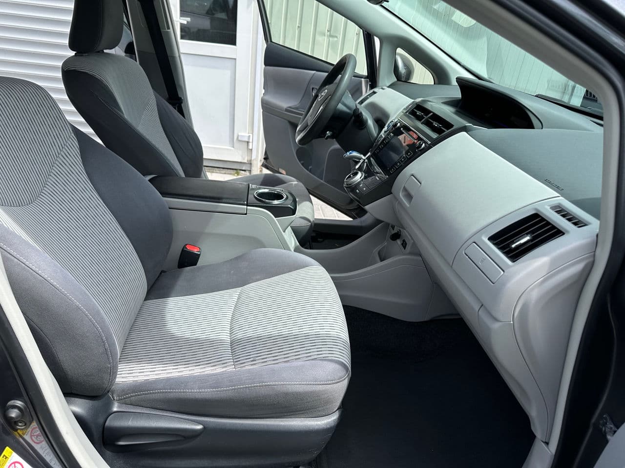 2017 Toyota Prius Plus / V — Miniatură 7