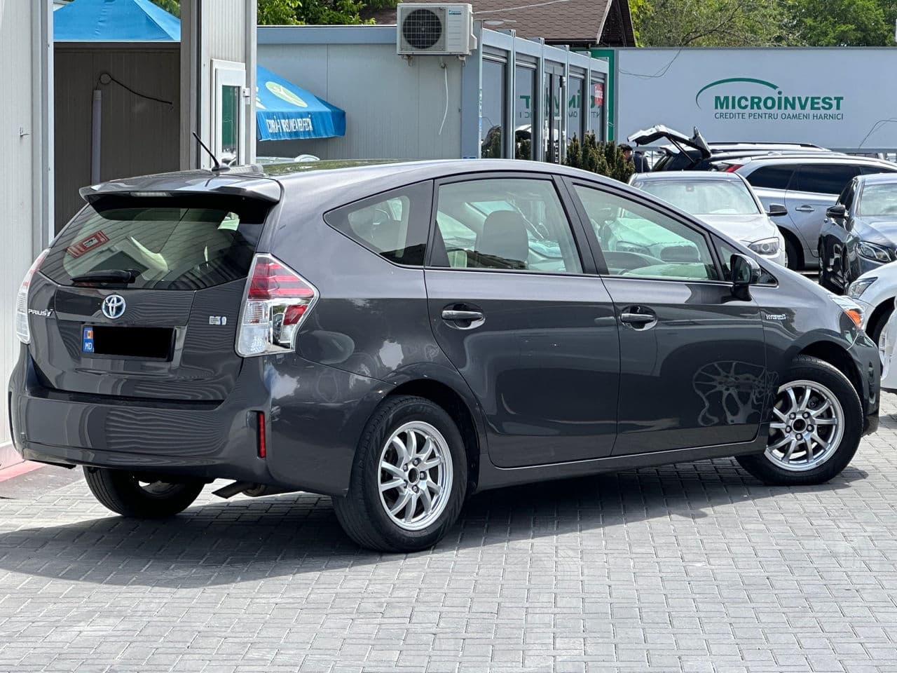 2017 Toyota Prius Plus / V — Miniatură 3
