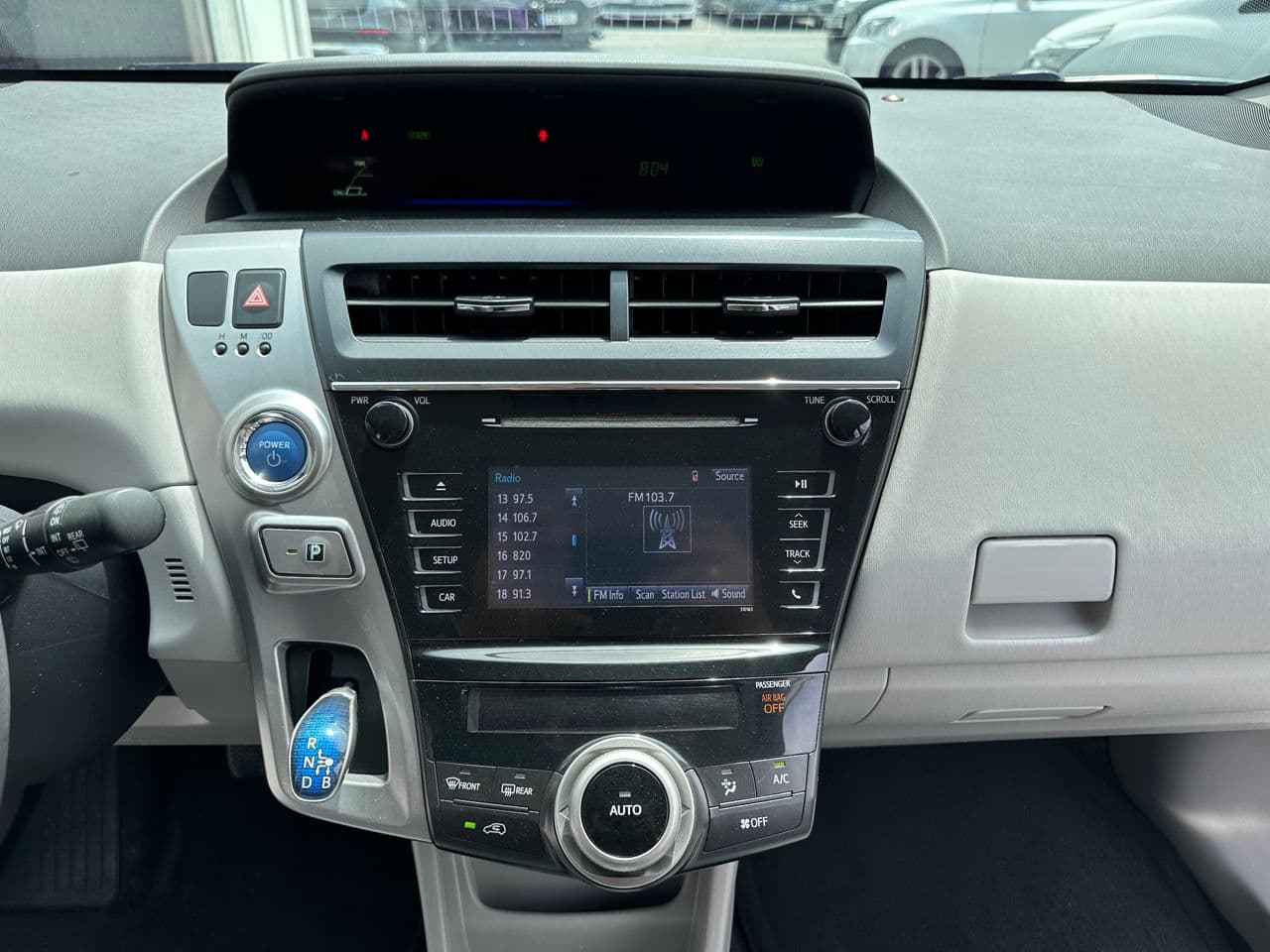 2017 Toyota Prius Plus / V — Miniatură 11