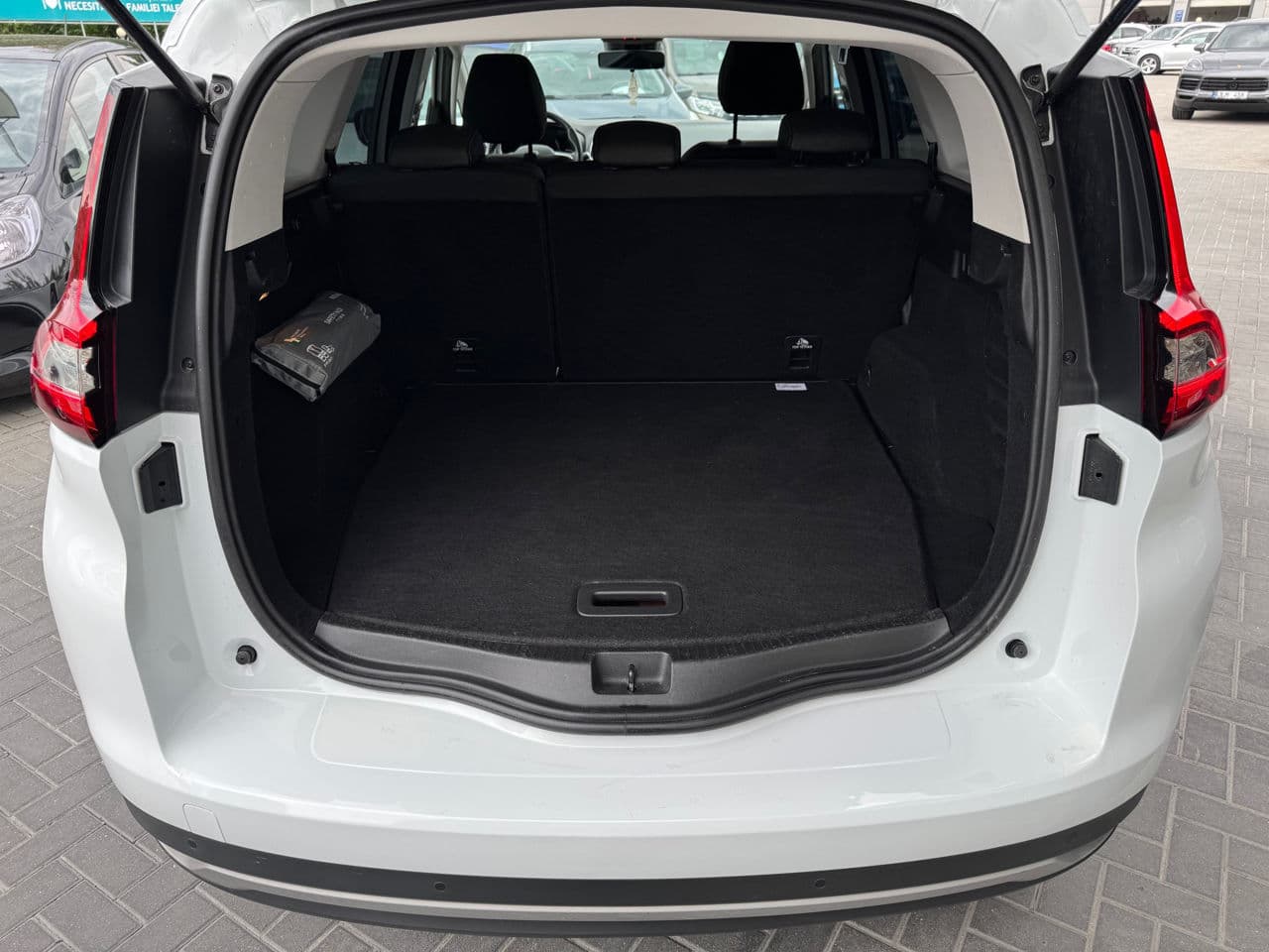 Renault Grand Scenic 2017 — Миниатюра 16