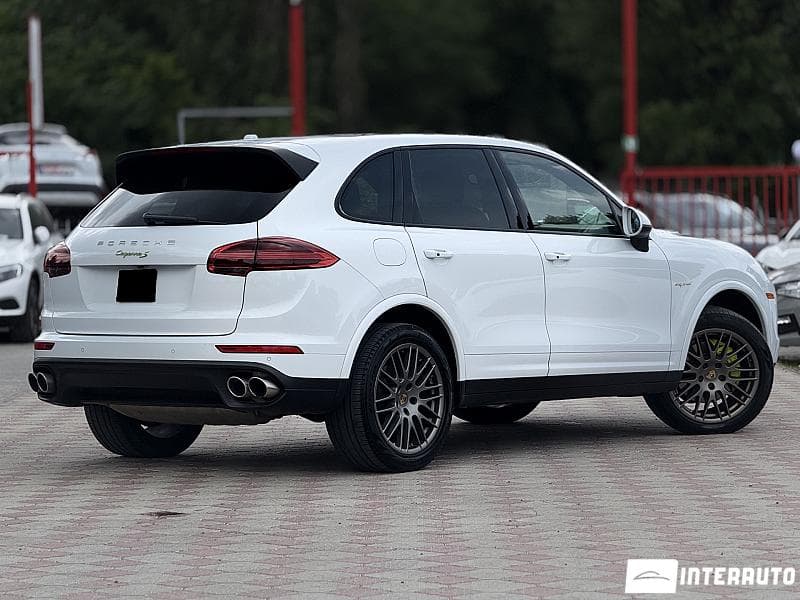 2017 Porsche Cayenne S Hybrid — Miniatură 2