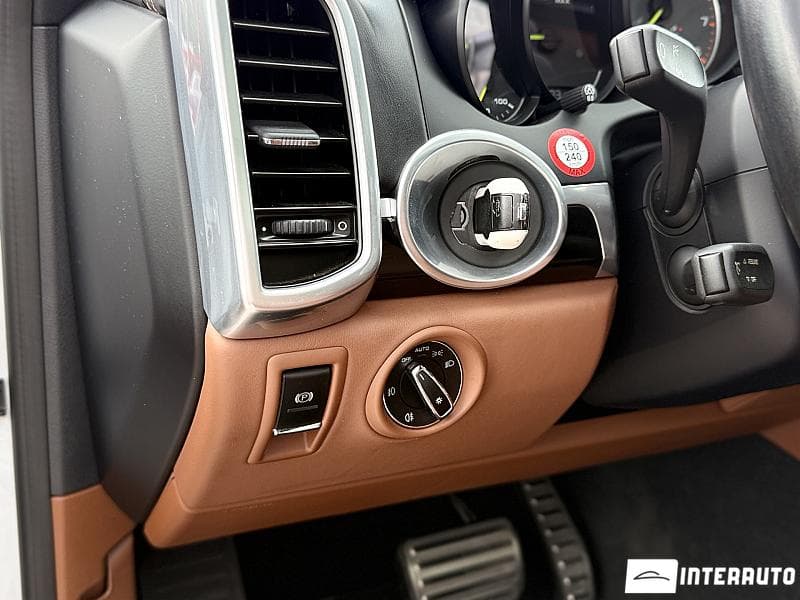 2017 Porsche Cayenne S Hybrid — Miniatură 12