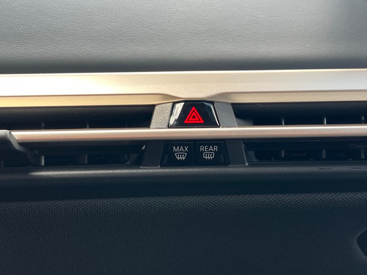 BMW iX M60 2022 — Миниатюра 18