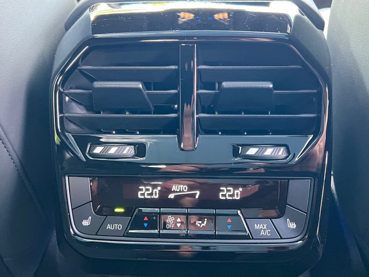 BMW iX M60 2022 — Миниатюра 23