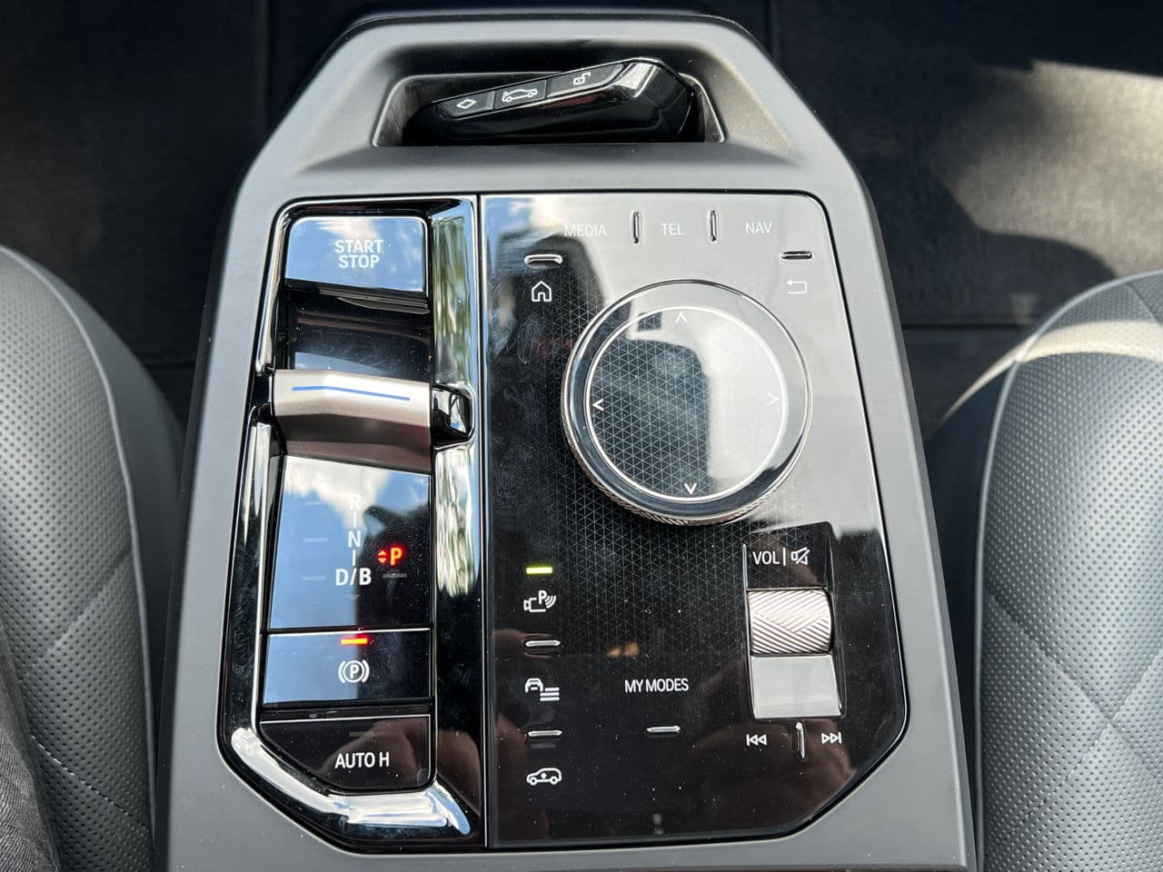 BMW iX M60 2022 — Миниатюра 19