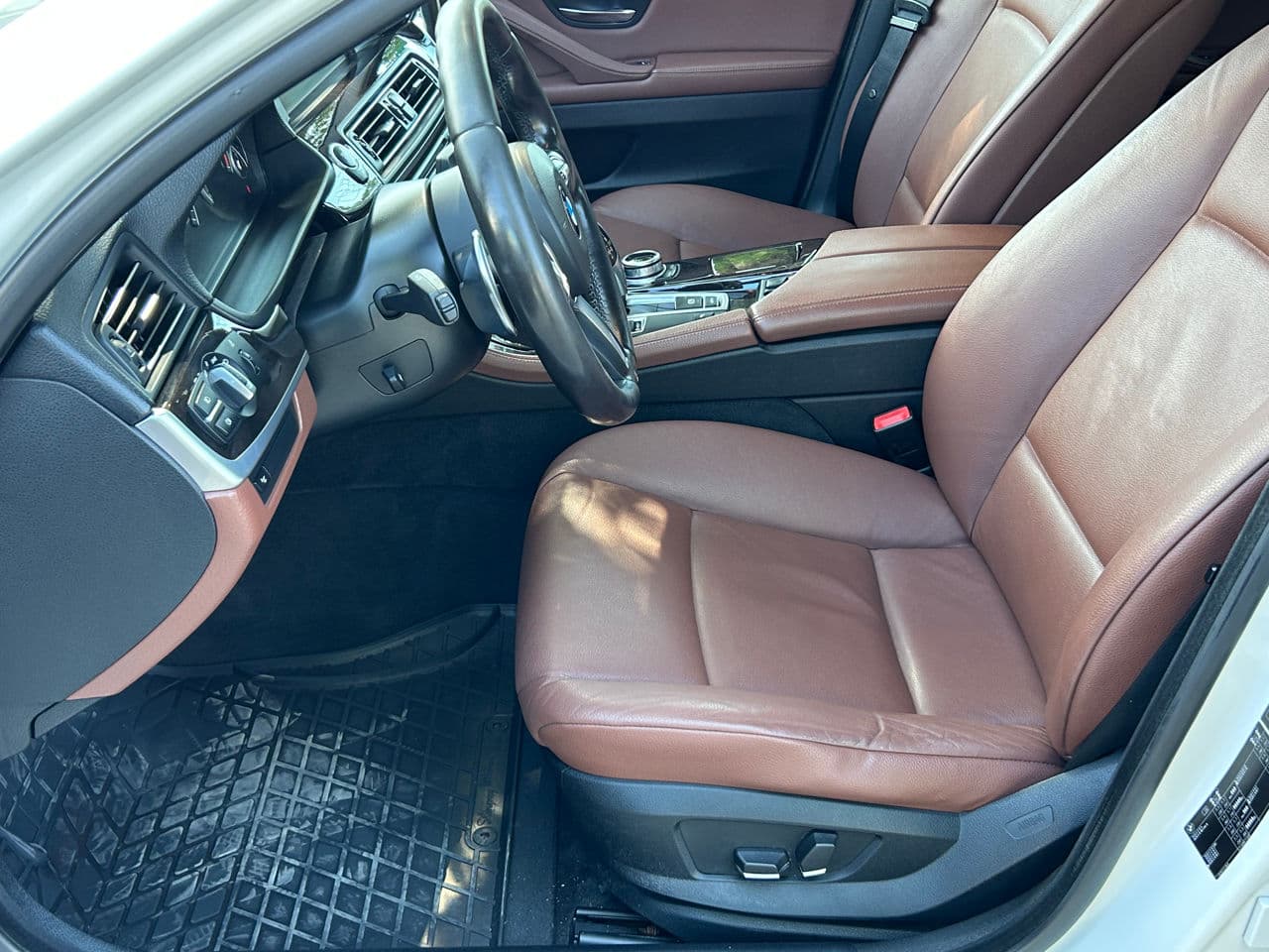 BMW 520 2012 — Миниатюра 8