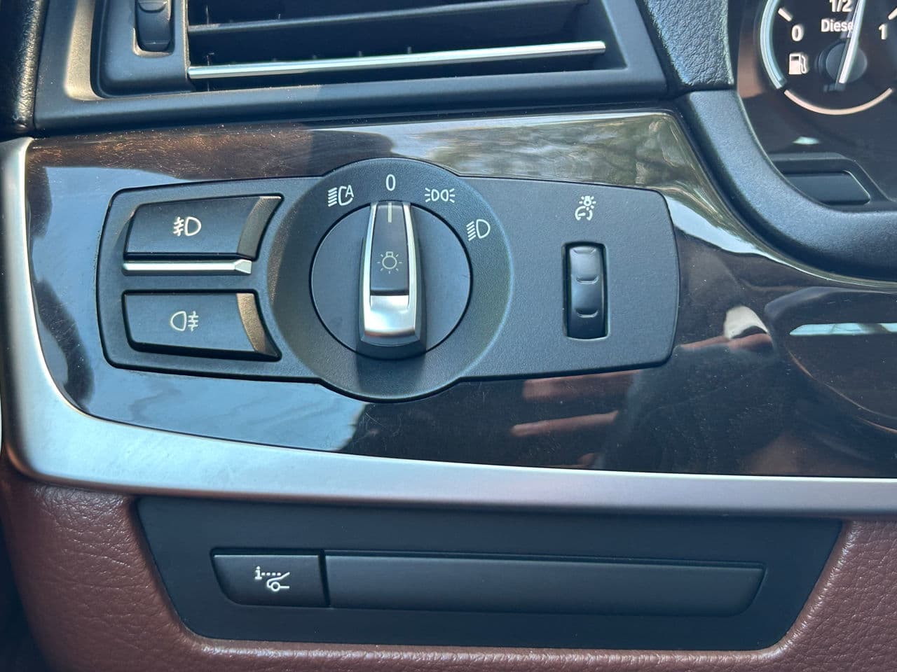 BMW 520 2012 — Миниатюра 10