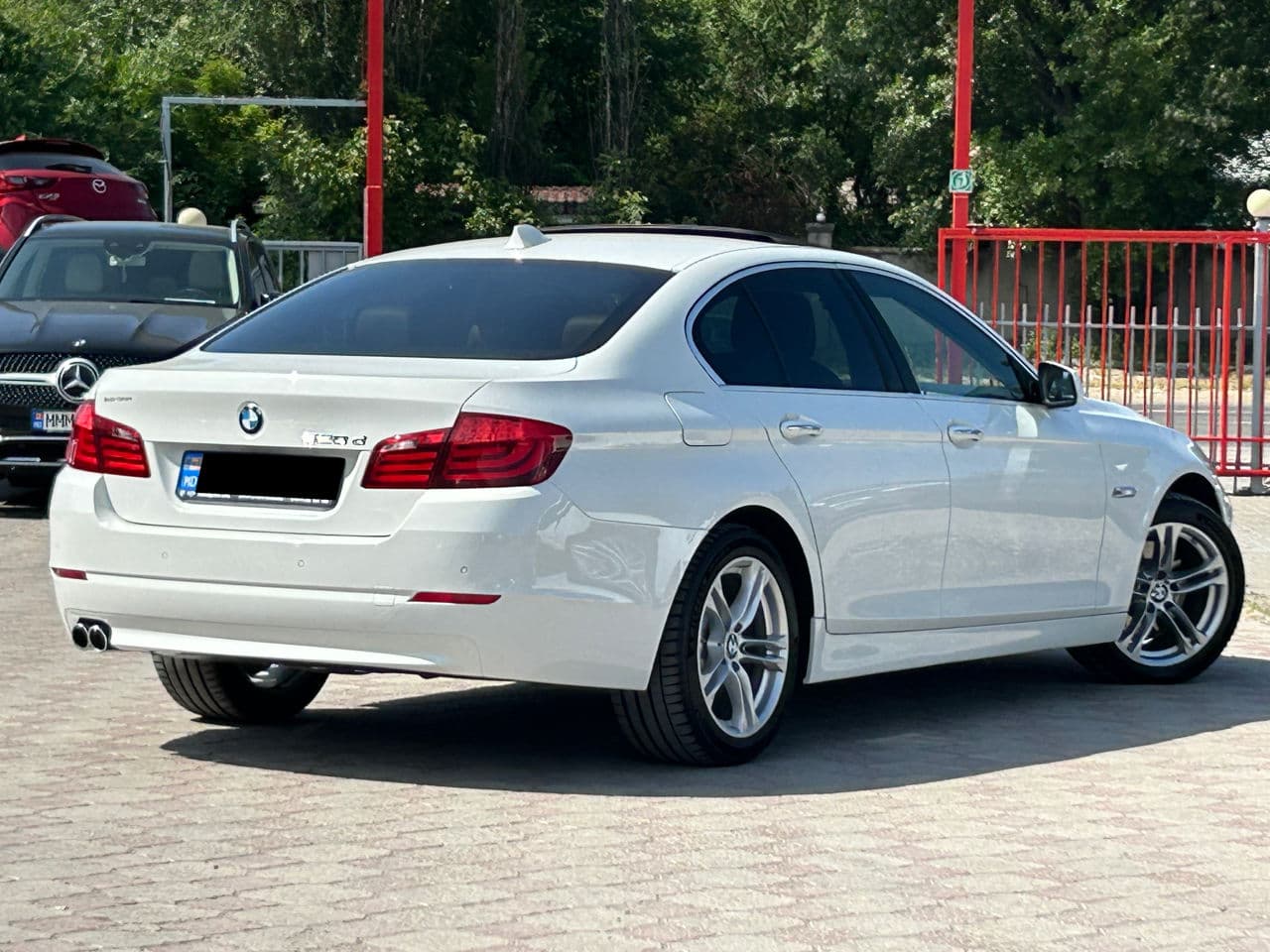BMW 520 2012 — Миниатюра 3