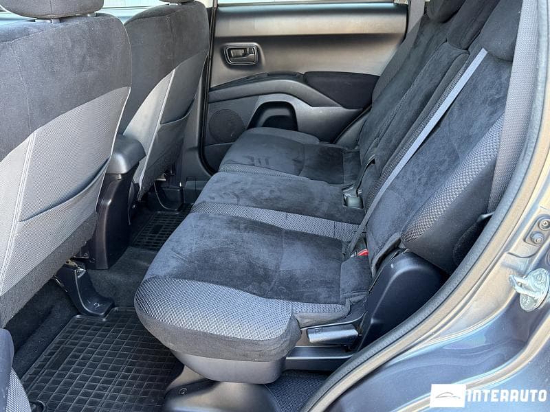2011 Mitsubishi Outlander XL — Miniatură 16